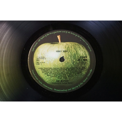 600 - Vinyl - 8 The Beatles albums to include: The White Album (number 0460508 Top Opening Stereo press wi... 