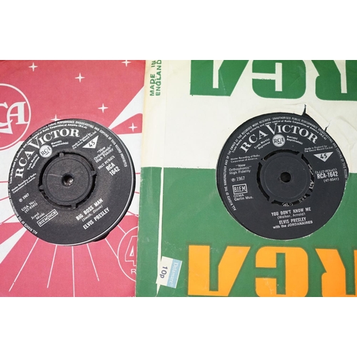 250 - Vinyl - Over 200 Elvis Presley UK 7” singles on the Black Silver RCA labels, including Tri- Centre, ... 