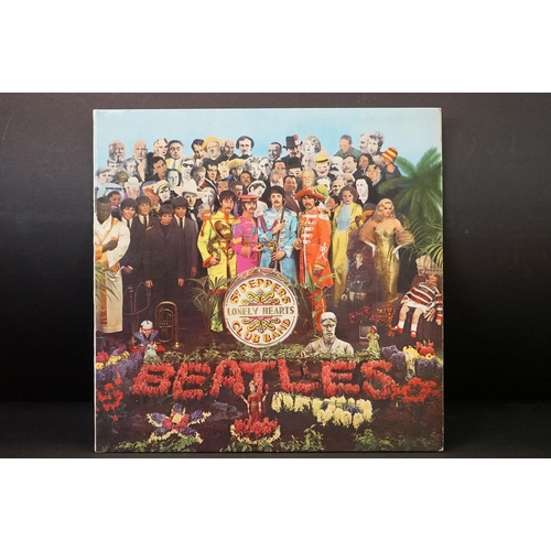 541 - Vinyl - 3 original UK mono pressing Beatles albums to include: Sgt. Pepper's Lonely Hearts Club Band... 