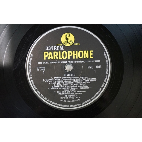 541 - Vinyl - 3 original UK mono pressing Beatles albums to include: Sgt. Pepper's Lonely Hearts Club Band... 