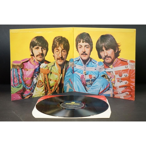 541 - Vinyl - 3 original UK mono pressing Beatles albums to include: Sgt. Pepper's Lonely Hearts Club Band... 