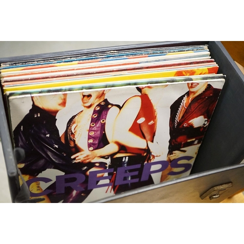 557 - Vinyl - Over 45 Punk / Alt / Indie mainly LPs to include Ramones (Original UK debut press Vg/Ex-), T... 