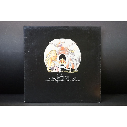 786 - Vinyl - 3 Queen albums to include: A Night At The Opera (Embossed Gatefold Sleeve, Printed inner, 3 ... 