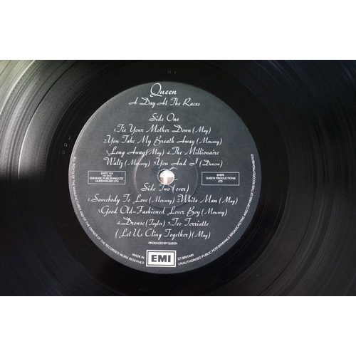 786 - Vinyl - 3 Queen albums to include: A Night At The Opera (Embossed Gatefold Sleeve, Printed inner, 3 ... 