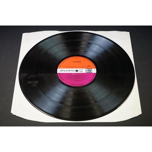 19 - Vinyl - Led Zeppelin - Led Zeppelin. Original UK '1st pressing' with plum labels. This variation has... 