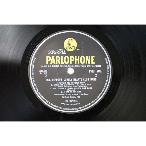 4 - Vinyl - The Beatles Sgt Pepper early pressing wide spine mono with flame inner and insert complete. ... 