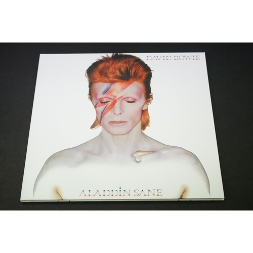 500 - Vinyl - David Bowie Five Years LP box set (Parlophone DBXL 1).  Outer box sleeve has some storage we... 