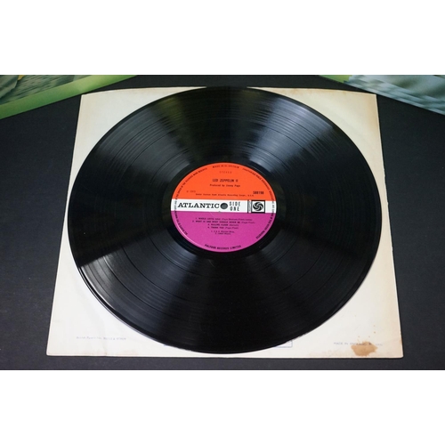 64 - Vinyl - Led Zeppelin II LP on Atlantic 588198. Original UK pressing, light brown gatefold sleeve, pl... 