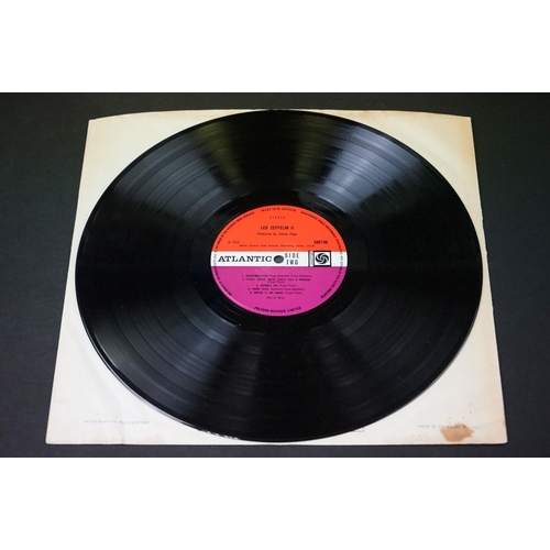 64 - Vinyl - Led Zeppelin II LP on Atlantic 588198. Original UK pressing, light brown gatefold sleeve, pl... 