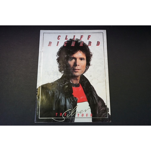 902 - Vinyl - & Autographs - Collection of Cliff Richard items including promo press pack for Golden Great... 