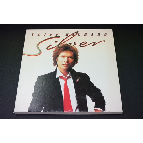 902 - Vinyl - & Autographs - Collection of Cliff Richard items including promo press pack for Golden Great... 