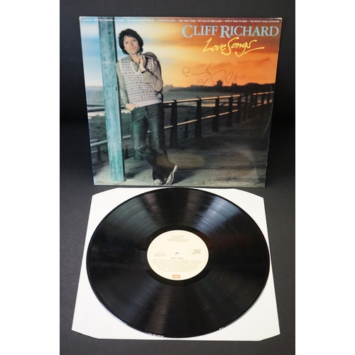 902 - Vinyl - & Autographs - Collection of Cliff Richard items including promo press pack for Golden Great... 