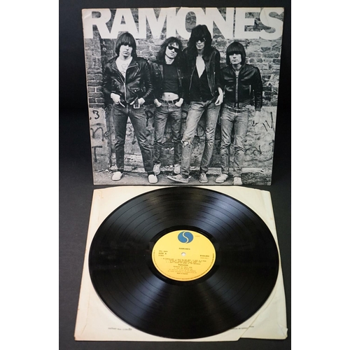 919 - Vinyl - 14 Punk / New Wave albums by USA bands and artists to include: Ramones - Ramones (Original U... 