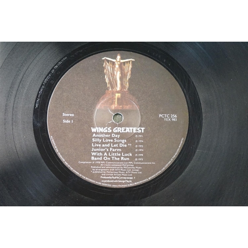 939 - Vinyl - 5 The Beatles & related LPs to include The White Album No.00530486 top loader, MFD in UK to ... 