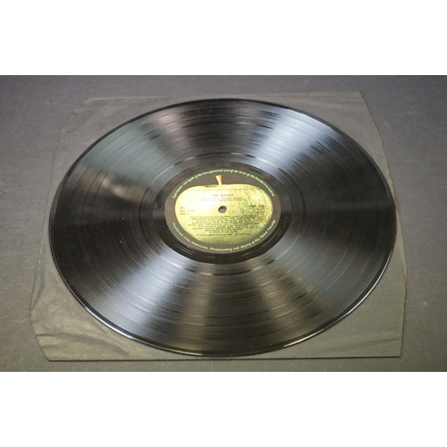 939 - Vinyl - 5 The Beatles & related LPs to include The White Album No.00530486 top loader, MFD in UK to ... 