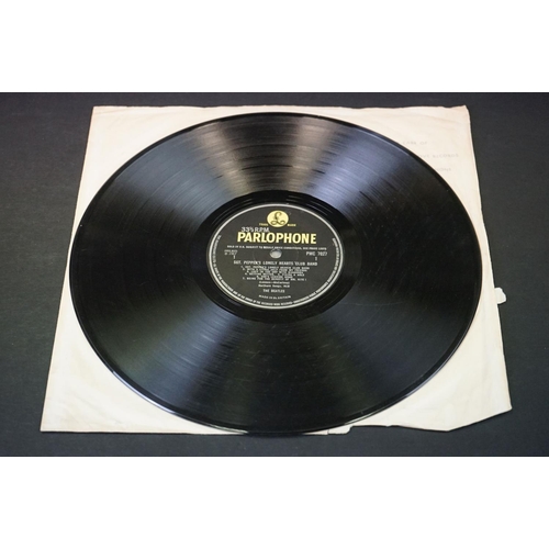 939 - Vinyl - 5 The Beatles & related LPs to include The White Album No.00530486 top loader, MFD in UK to ... 