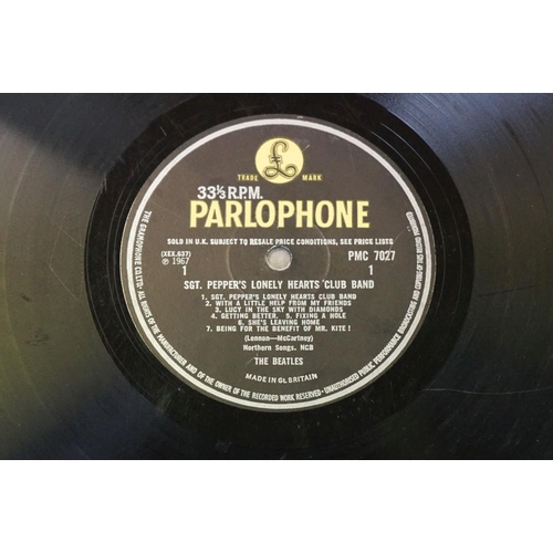 939 - Vinyl - 5 The Beatles & related LPs to include The White Album No.00530486 top loader, MFD in UK to ... 