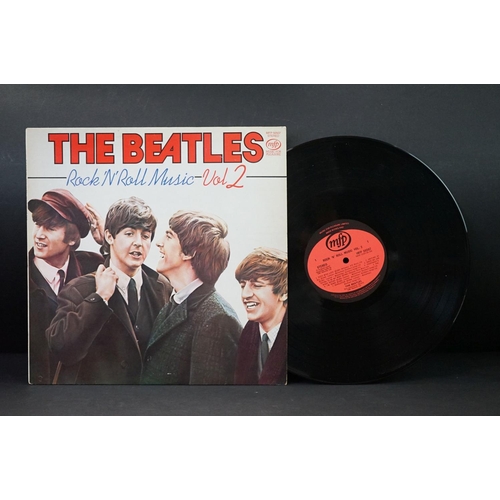 940 - Vinyl - 3 Beatles LPs, 2 EPs and 7 7