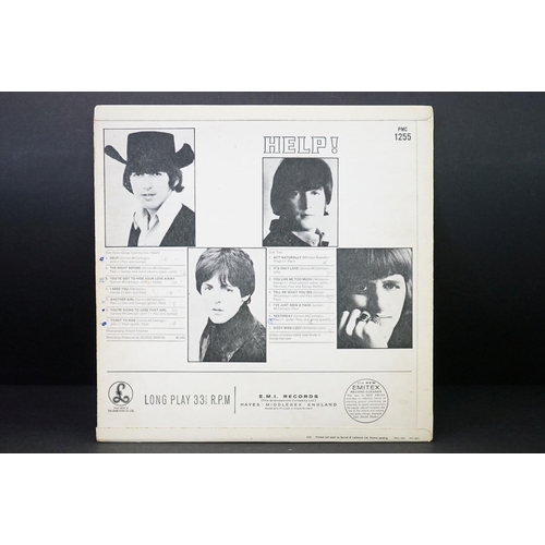 940 - Vinyl - 3 Beatles LPs, 2 EPs and 7 7