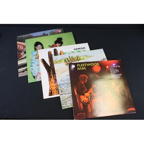 1005 - Vinyl - 38 Rock and Pop albums and 1 box set to include: Queen (3 albums), Bob Dylan, Fleetwood Mac ... 