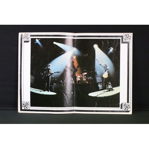 1118 - Memorabilia & Autographs - Led Zeppelin Earls Court 1975 concert programme signed inside by Robert P... 