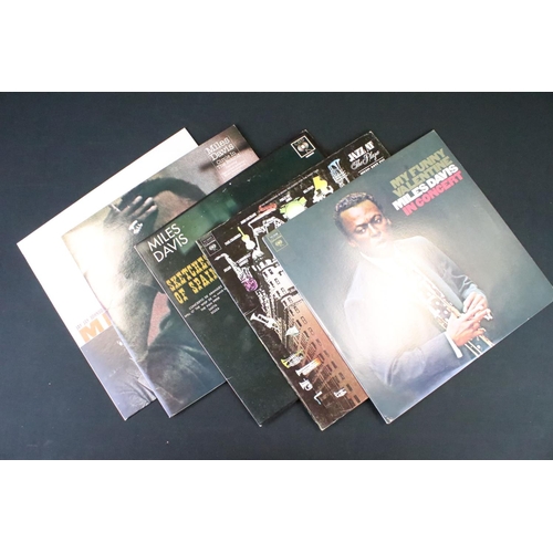 1015 - Vinyl - 11 Miles Davis LPs to include from the CBS Jazz Masterpieces Collection CBS 4608241, 4606061... 