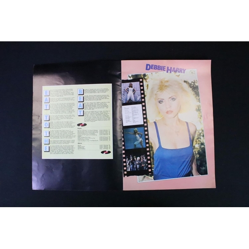 1130 - Memorabilia - Blondie 1980 European tour programme, along with an official fan club scarf.