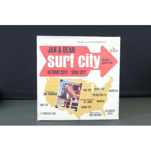 881 - Vinyl - 23 Surf LPs by Jan & Dean including original pressings and reissues, Surf City promo album, ... 