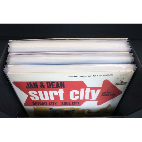 881 - Vinyl - 23 Surf LPs by Jan & Dean including original pressings and reissues, Surf City promo album, ... 