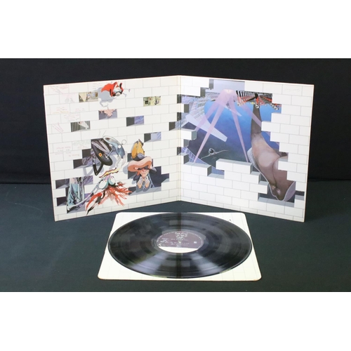 549 - Vinyl - 4 Pink Floyd LPs to include Dark Side Of The Moon (SHVL 804) with 2 posters and 2 stickers A... 