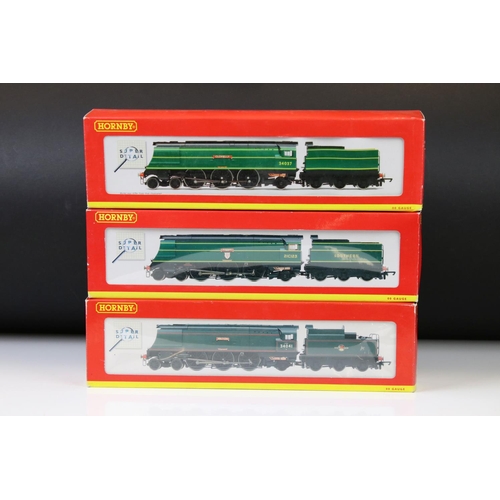 14 - Three boxed Hornby OO gauge Super Detail locomotives to include R2219 SR 4-6-2 West Country Class 21... 