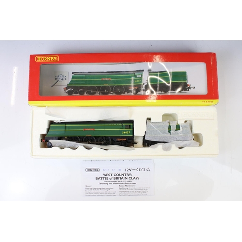 14 - Three boxed Hornby OO gauge Super Detail locomotives to include R2219 SR 4-6-2 West Country Class 21... 