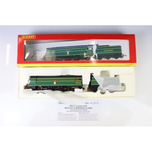 14 - Three boxed Hornby OO gauge Super Detail locomotives to include R2219 SR 4-6-2 West Country Class 21... 