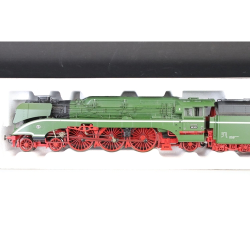 52 - Boxed Roco HO gauge 63201 DB-AG 18 201 4-6-2 in green, complete with paperwork