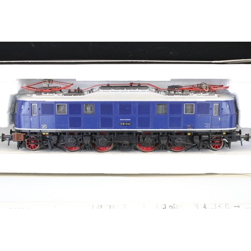 57 - Three boxed Roco HO gauge locomotives to include 43659 DB E1B, 43271 and 04116A