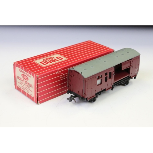 62 - Boxed Hornby Dublo LT25 LMR 8F 2-8-0 Freight Locomotive and tender plus 4 x boxed Hornby Dublo items... 