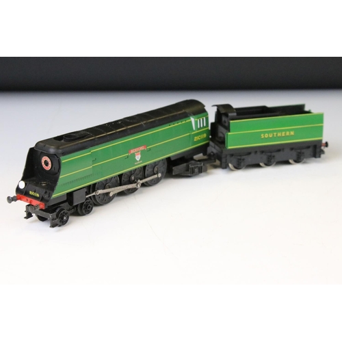 69 - Three Hornby OO gauge locomotives to include 2 x Bideford and 1 x Bude, all Southern with green live... 