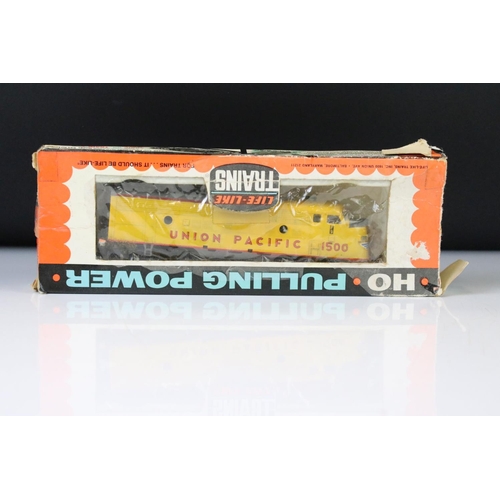 70 - Five OO / HO gauge locomotives to include boxed Bachmann 31050 LNER 0-6-0T J72 Class, boxed Triang R... 