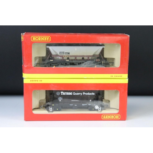 71 - 10 Boxed OO gauge items of rolling stock to include 3 x Bachmann (33026, 33830 & 37653) and 7 x Horn... 