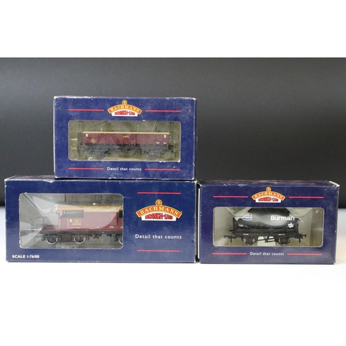 71 - 10 Boxed OO gauge items of rolling stock to include 3 x Bachmann (33026, 33830 & 37653) and 7 x Horn... 