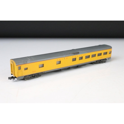 74 - Quantity of model railway to include a boxed N gauge Graham Farish GWR Green Loco Goods Set NGS2 (ne... 