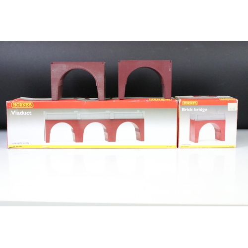 102 - 10 Boxed Hornby OO gauge trackside accessories to include 2 x R8007 Goods Shed, R8007 Booking Hall, ... 