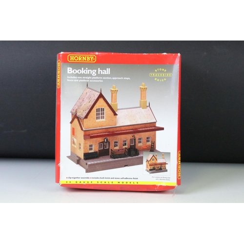 102 - 10 Boxed Hornby OO gauge trackside accessories to include 2 x R8007 Goods Shed, R8007 Booking Hall, ... 