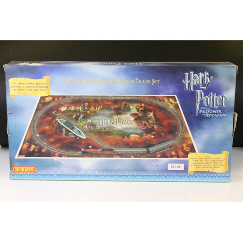 103 - Boxed Hornby OO gauge R1053 Harry Potter and The Prisoner of Azkaban Hogwarts Express Train Set, com... 