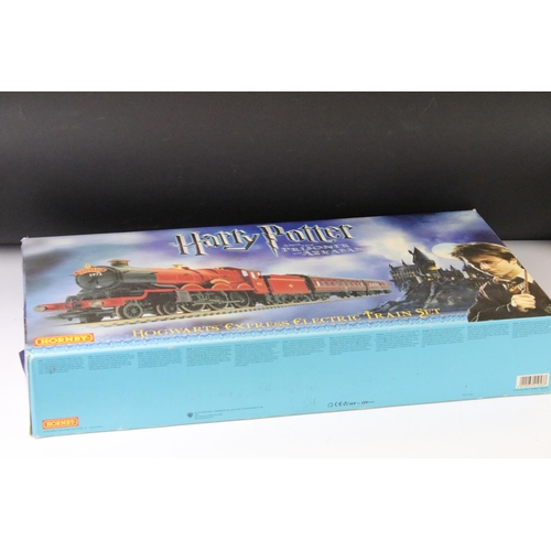 103 - Boxed Hornby OO gauge R1053 Harry Potter and The Prisoner of Azkaban Hogwarts Express Train Set, com... 