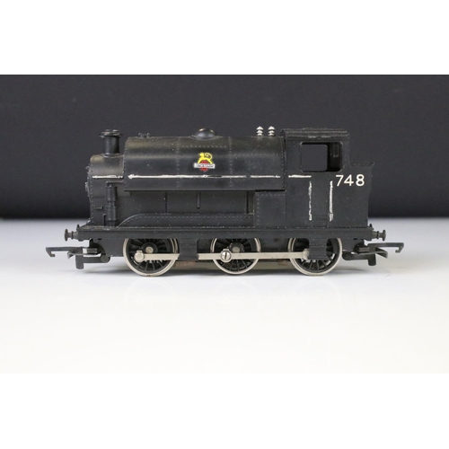 82 - 16 OO gauge locomotives to include Hornby Queen Elizabeth II in maroon livery, Hornby Monty LMS in b... 