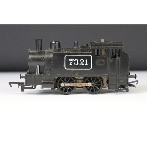 82 - 16 OO gauge locomotives to include Hornby Queen Elizabeth II in maroon livery, Hornby Monty LMS in b... 