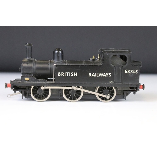 82 - 16 OO gauge locomotives to include Hornby Queen Elizabeth II in maroon livery, Hornby Monty LMS in b... 