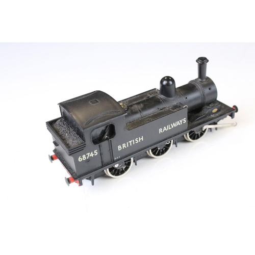 82 - 16 OO gauge locomotives to include Hornby Queen Elizabeth II in maroon livery, Hornby Monty LMS in b... 