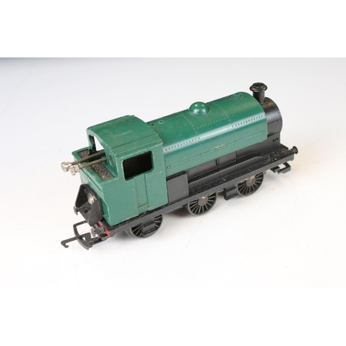 82 - 16 OO gauge locomotives to include Hornby Queen Elizabeth II in maroon livery, Hornby Monty LMS in b... 